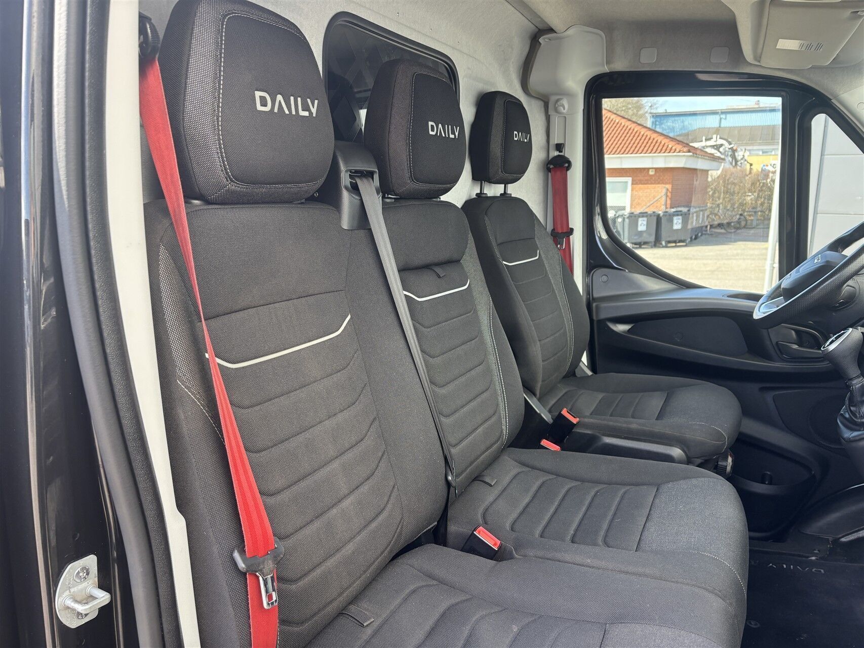 Sort Iveco Daily fra 2024