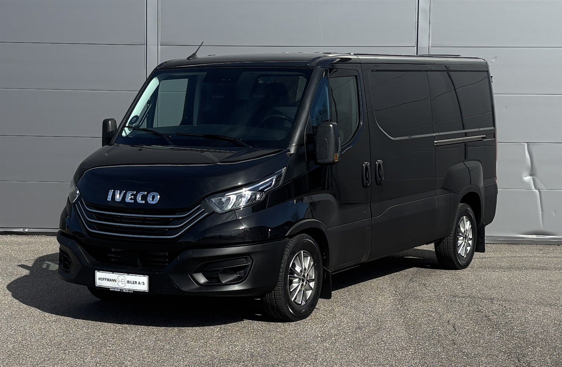 Sort Iveco Daily fra 2024
