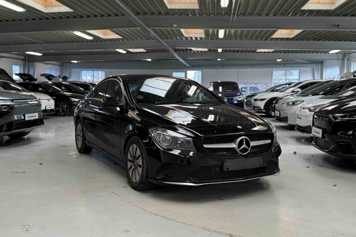Sort Mercedes CLA200 fra 2016