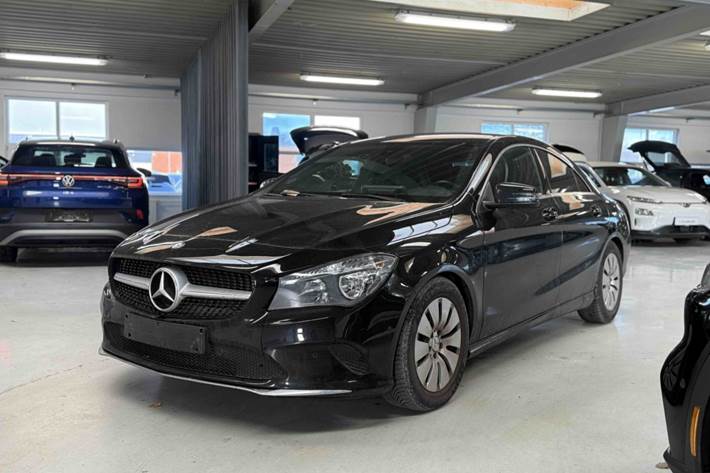 Sort Mercedes CLA200 fra 2016