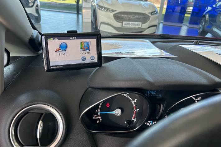 Rød Ford Fiesta fra 2015