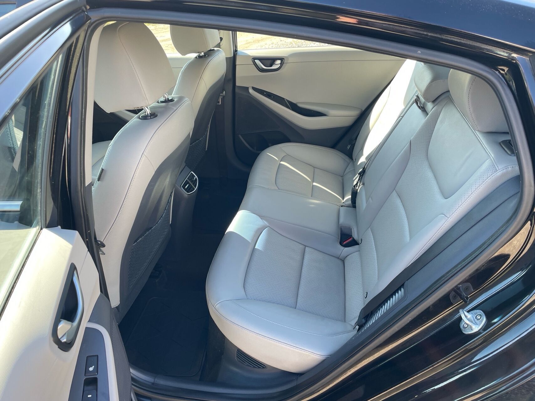 Hyundai Ioniq 1,6 GDI  Plugin-hybrid Premium plug-in 141HK 5d 6g Aut.