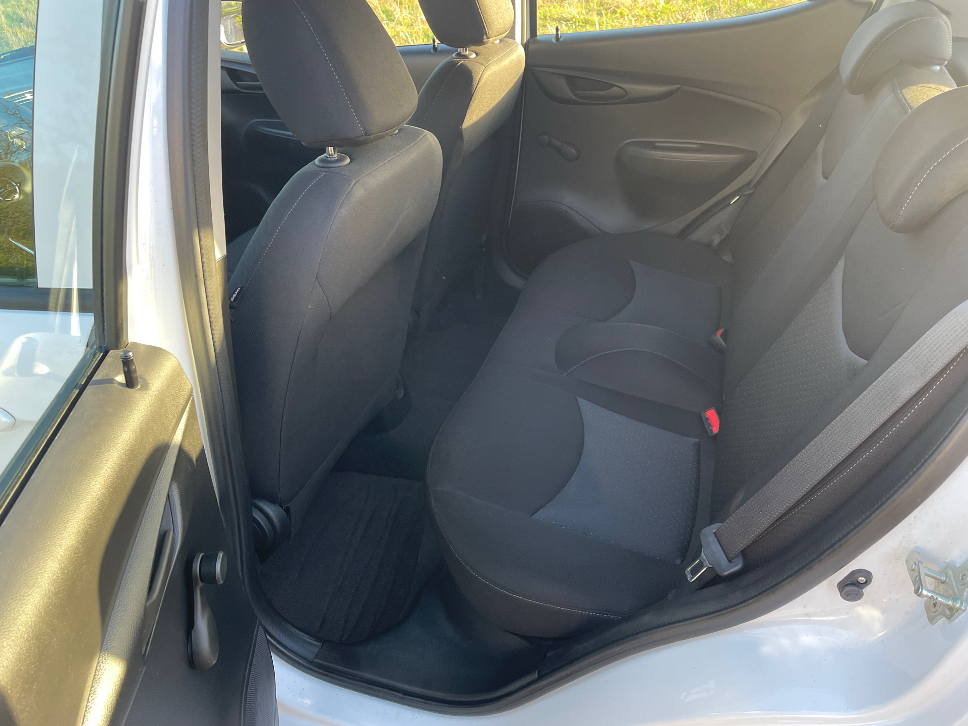 Hvid Opel Karl fra 2015