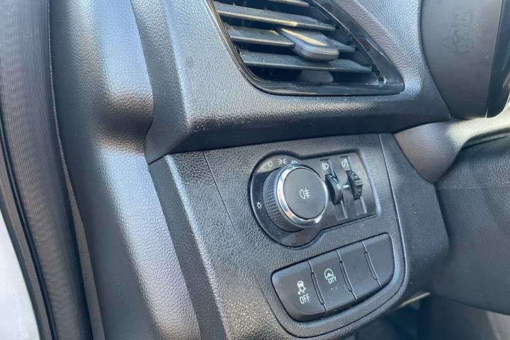 Hvid Opel Karl fra 2015