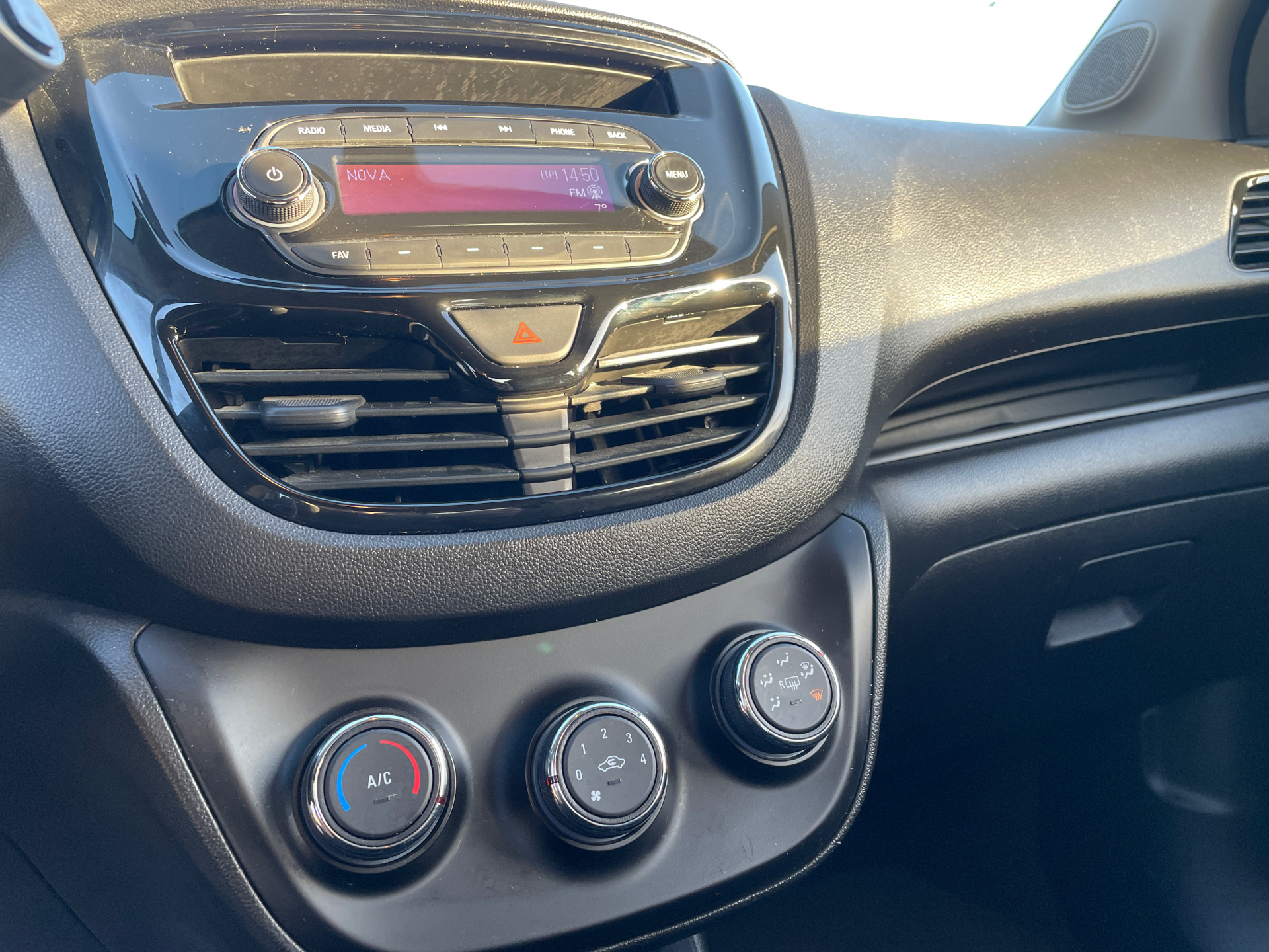 Hvid Opel Karl fra 2015