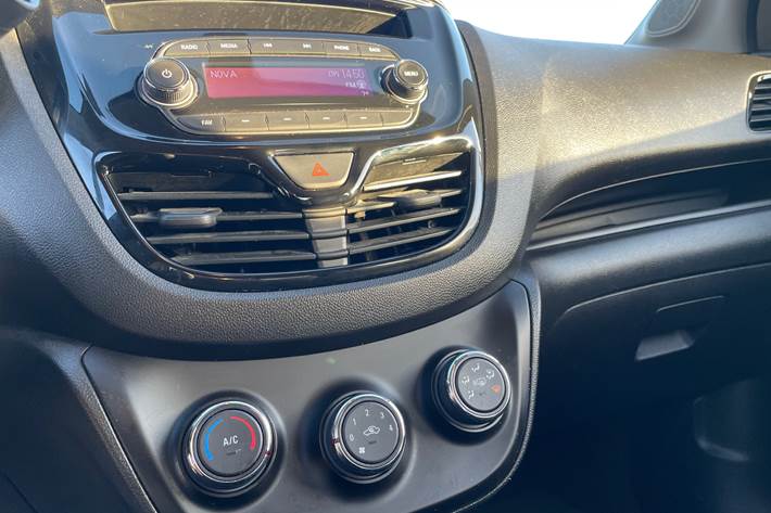 Hvid Opel Karl fra 2015