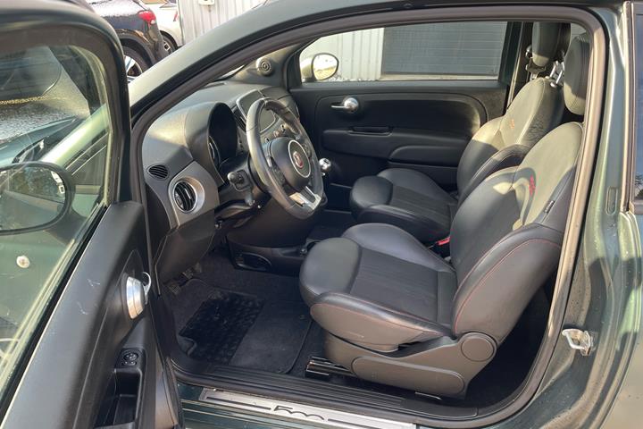 Grøn Fiat 500 fra 2021