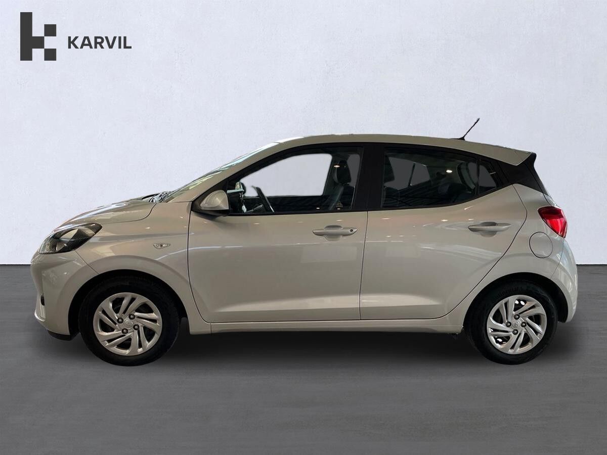 Sølv Hyundai i10 fra 2023