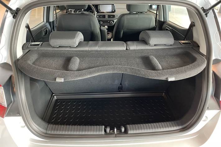 Sølv Hyundai i10 fra 2023