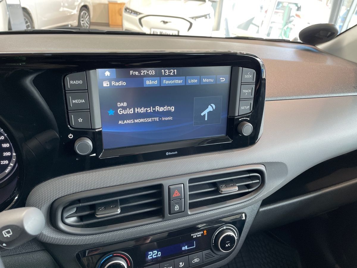 Sølv Hyundai i10 fra 2023