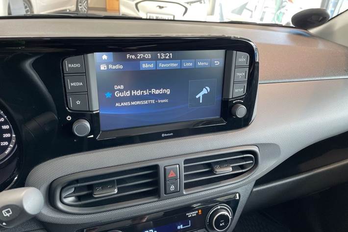 Sølv Hyundai i10 fra 2023