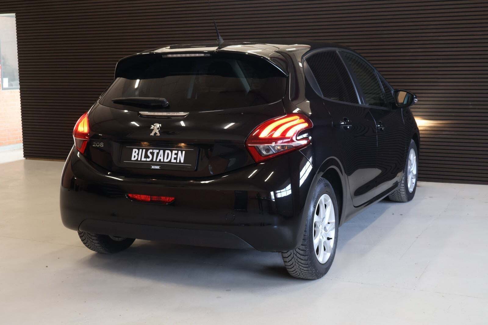 Sort Peugeot 208 fra 2017