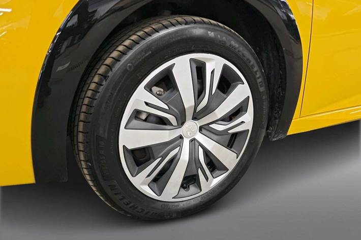 Beige Peugeot e-208 fra 2022