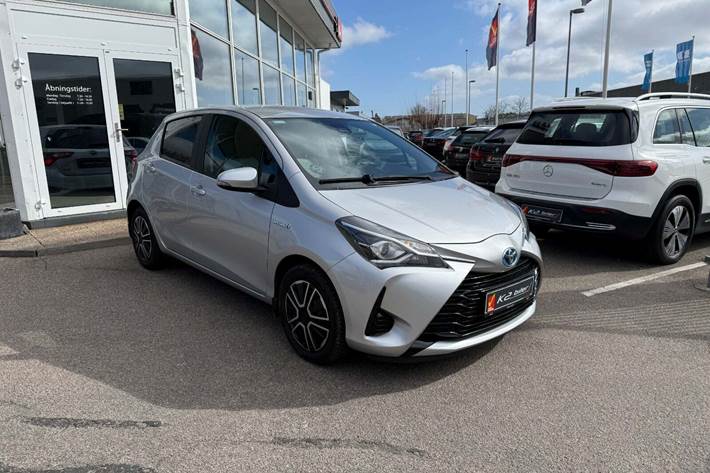 Sølv Toyota Yaris fra 2018