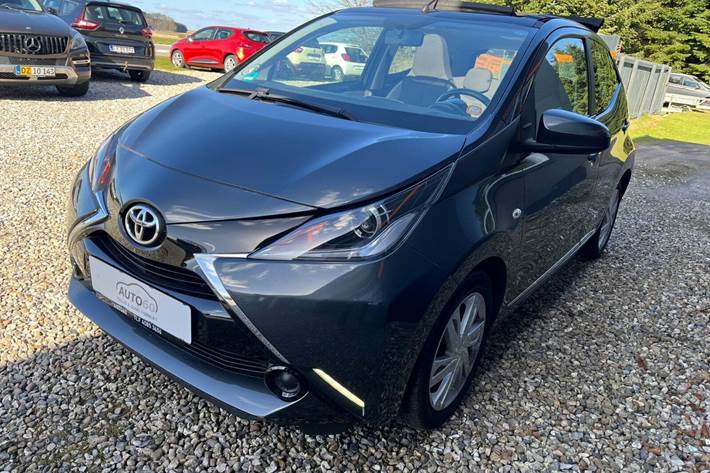 Grå Toyota Aygo fra 2015