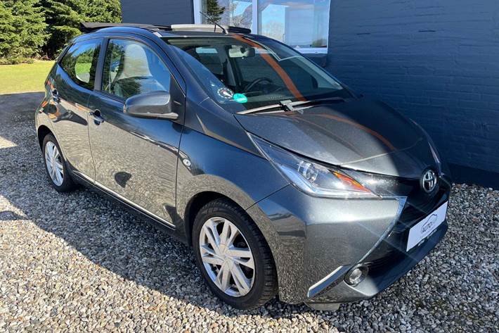 Grå Toyota Aygo fra 2015