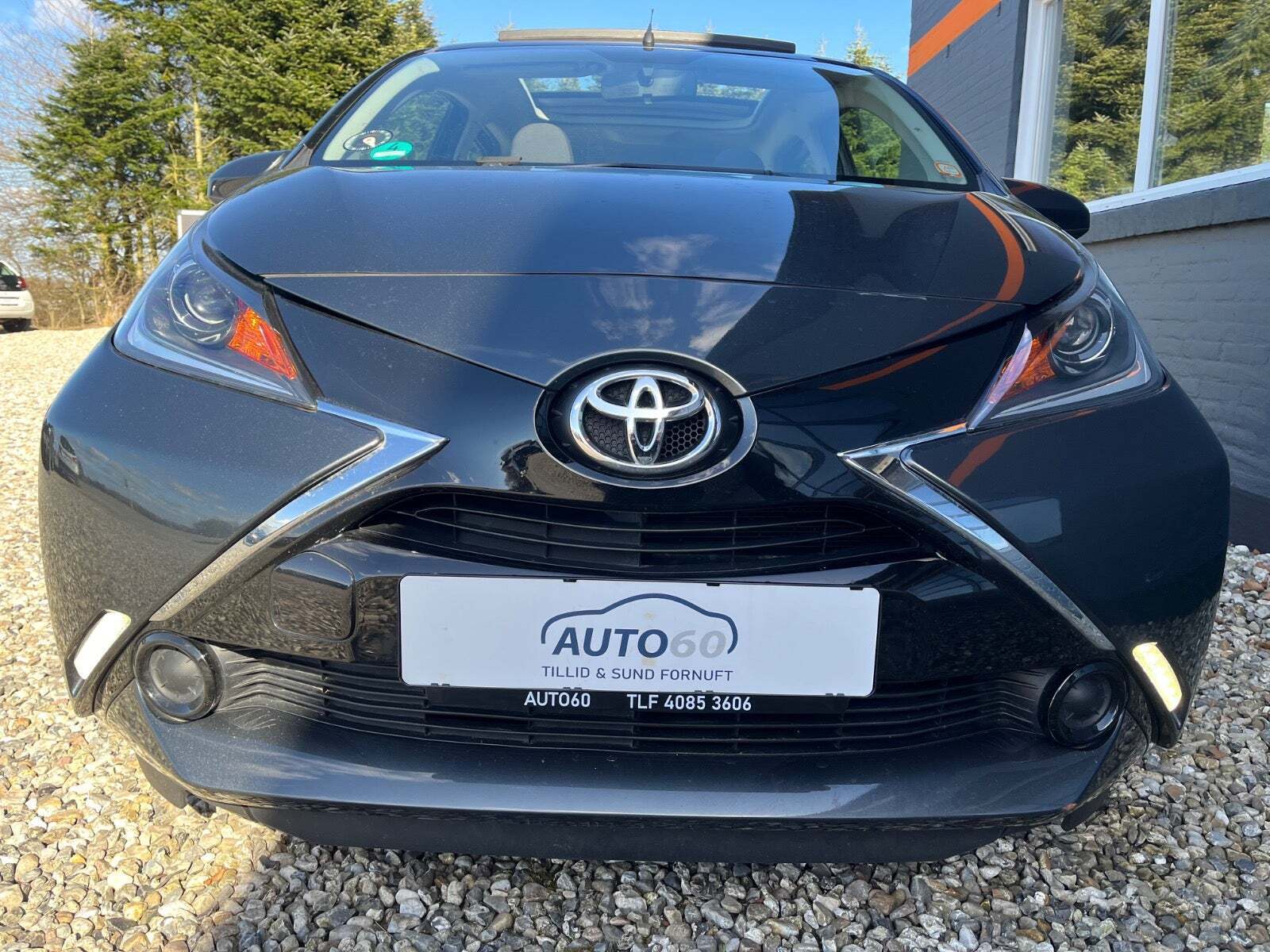 Grå Toyota Aygo fra 2015