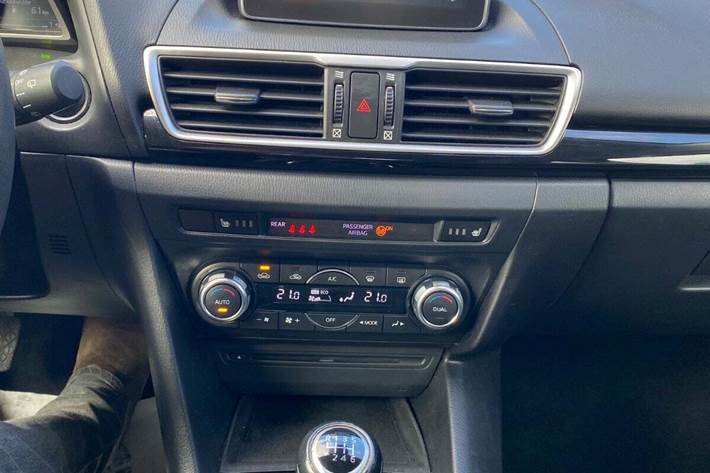 Sort Mazda 3 fra 2015