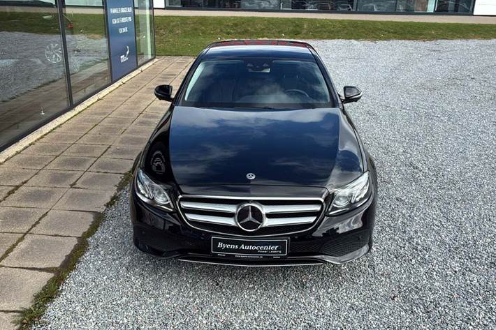 Sort Mercedes E220 d fra 2017