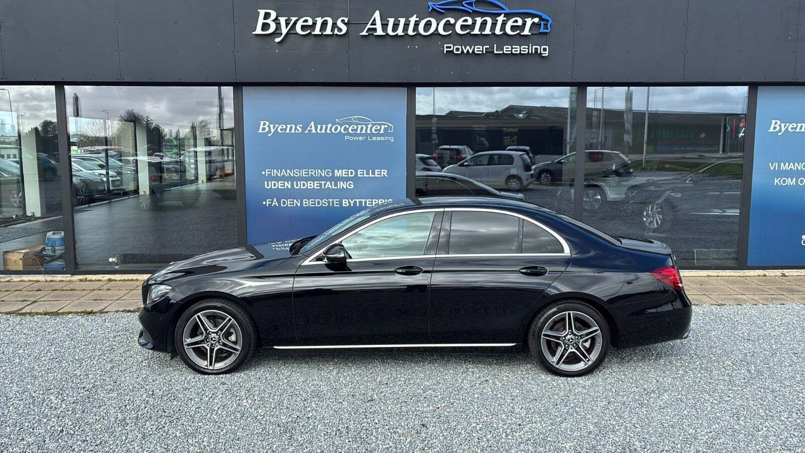 Sort Mercedes E220 d fra 2017