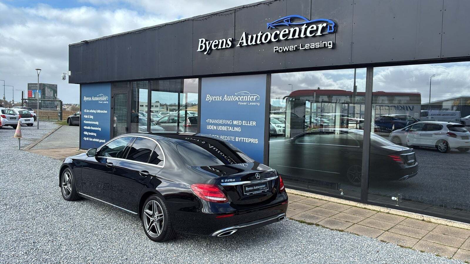 Sort Mercedes E220 d fra 2017