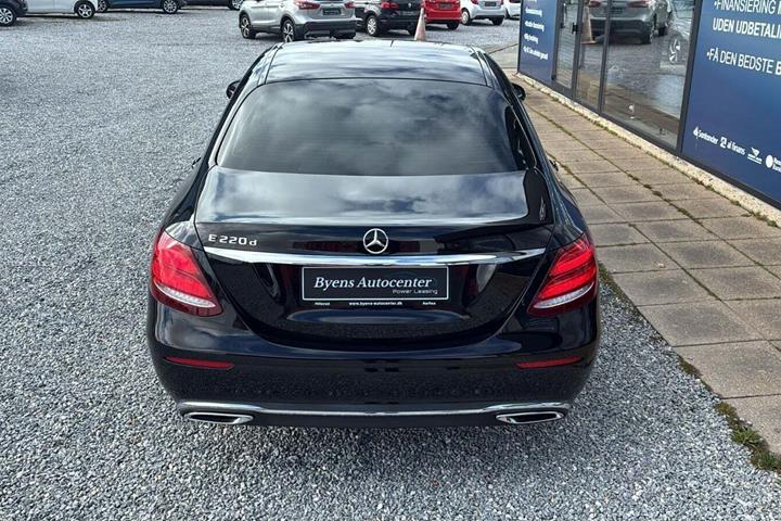 Sort Mercedes E220 d fra 2017