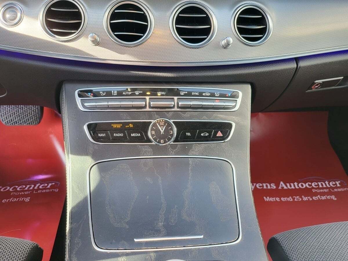 Sort Mercedes E220 d fra 2017