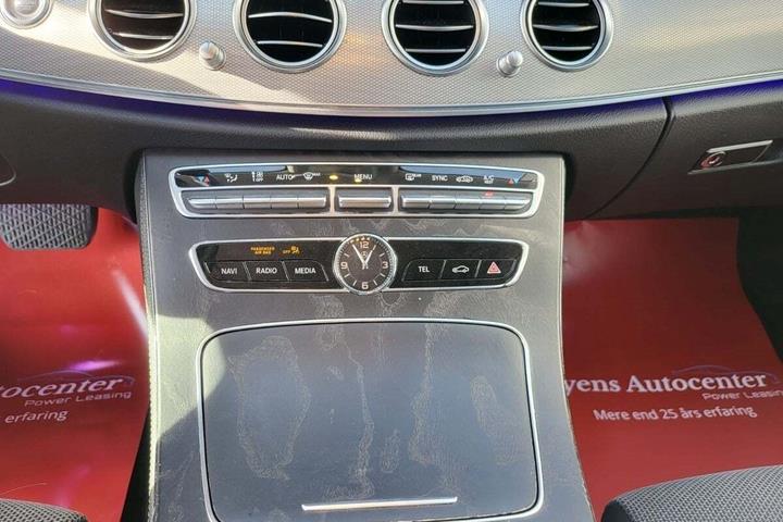 Sort Mercedes E220 d fra 2017