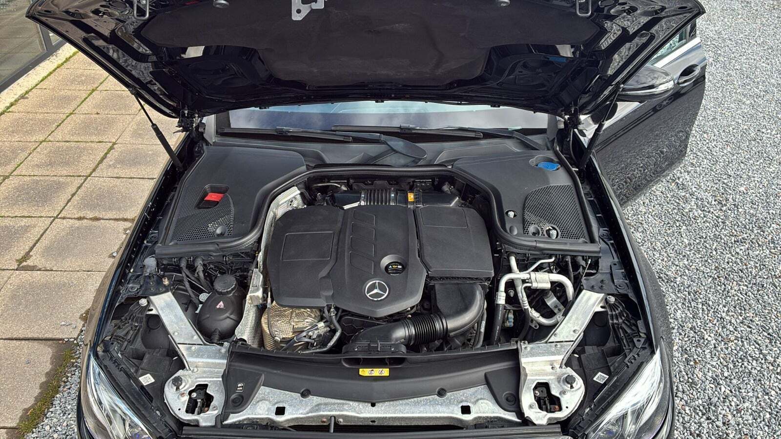 Sort Mercedes E220 d fra 2017