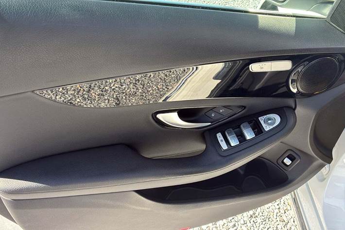 Hvid Mercedes E350 e fra 2016