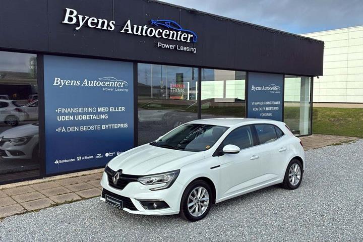 Hvid Renault Megane IV fra 2016 set udefra