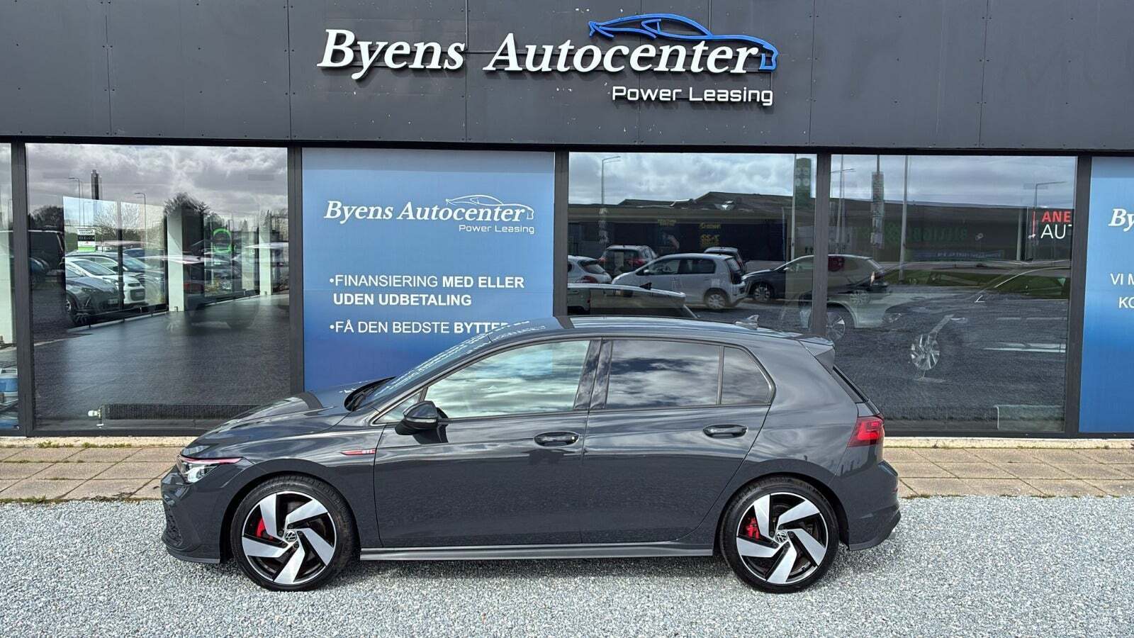 Gul VW Golf VIII fra 2021