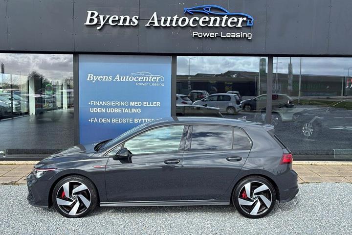 Gul VW Golf VIII fra 2021