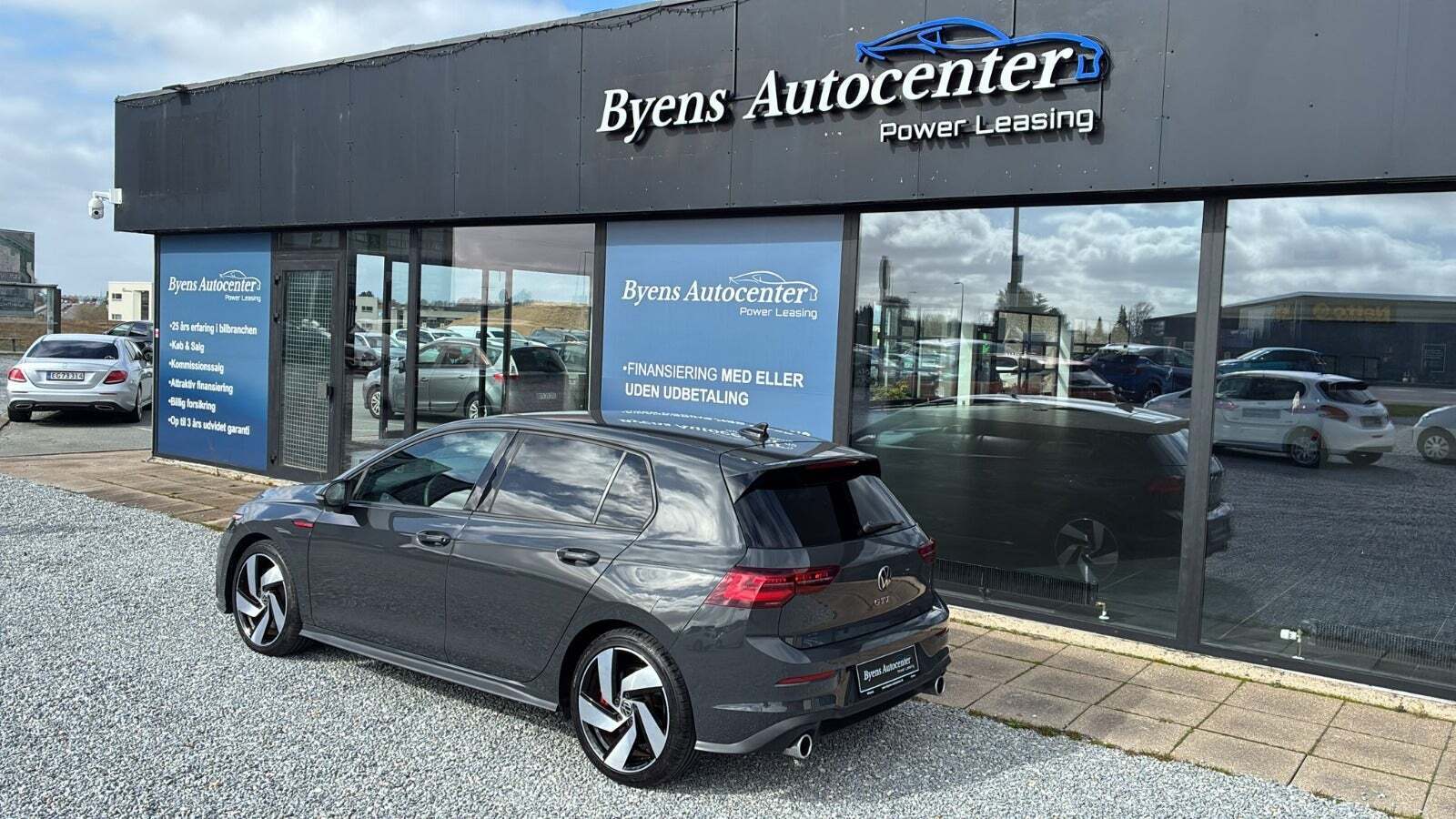 Gul VW Golf VIII fra 2021