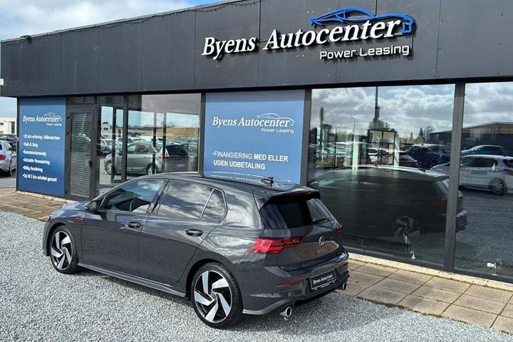 Gul VW Golf VIII fra 2021