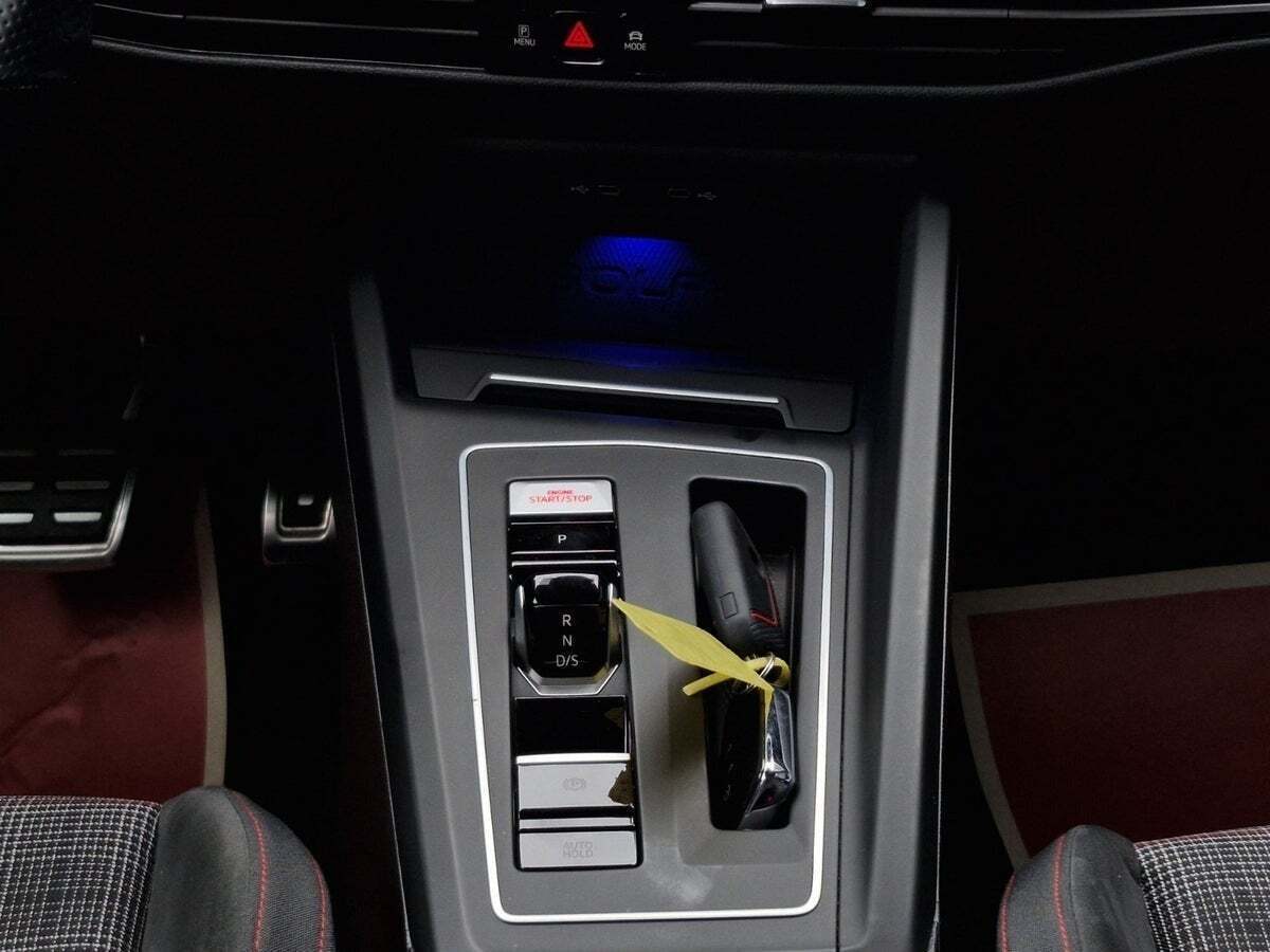 Gul VW Golf VIII fra 2021