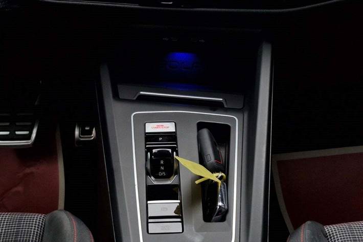 Gul VW Golf VIII fra 2021