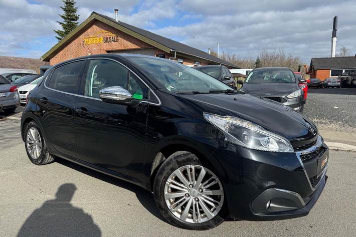 undefined Peugeot 208 fra 2017 set udefra