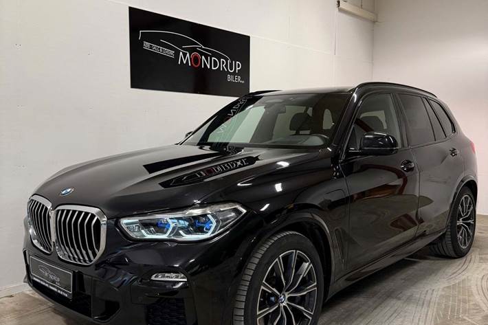 Blå BMW X5 fra 2021