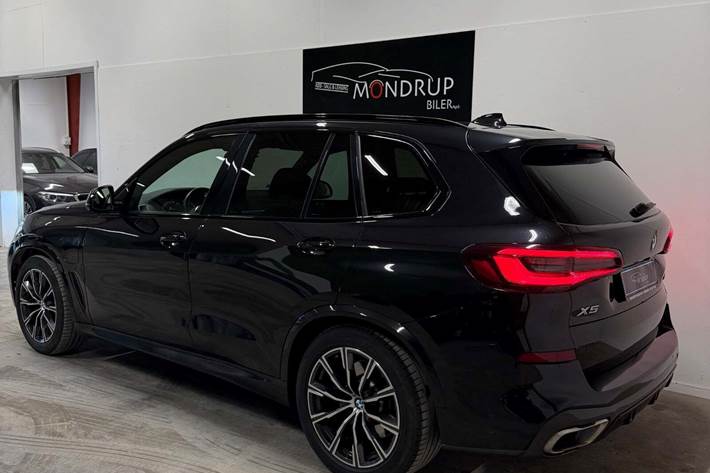 Blå BMW X5 fra 2021