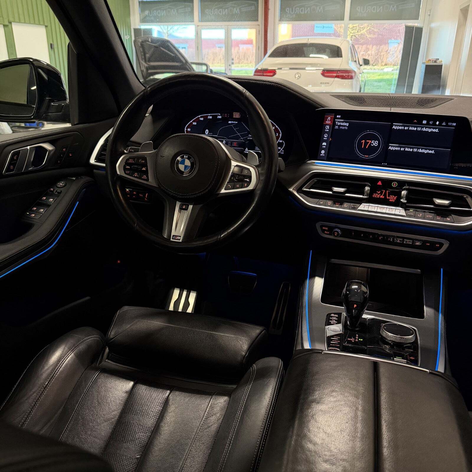 Blå BMW X5 fra 2021