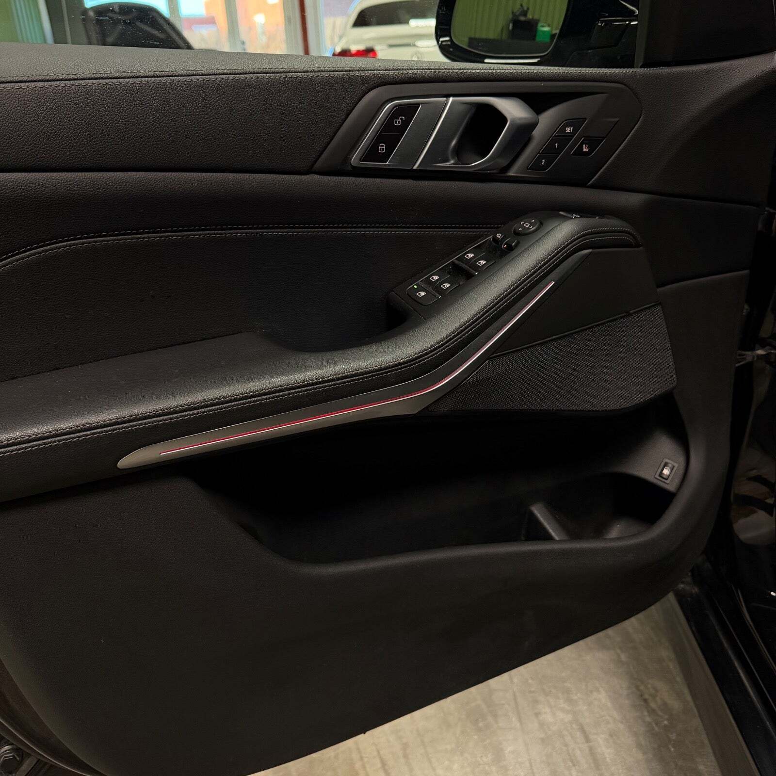 Blå BMW X5 fra 2021