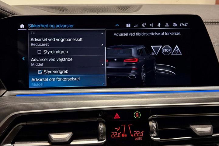 Blå BMW X5 fra 2021