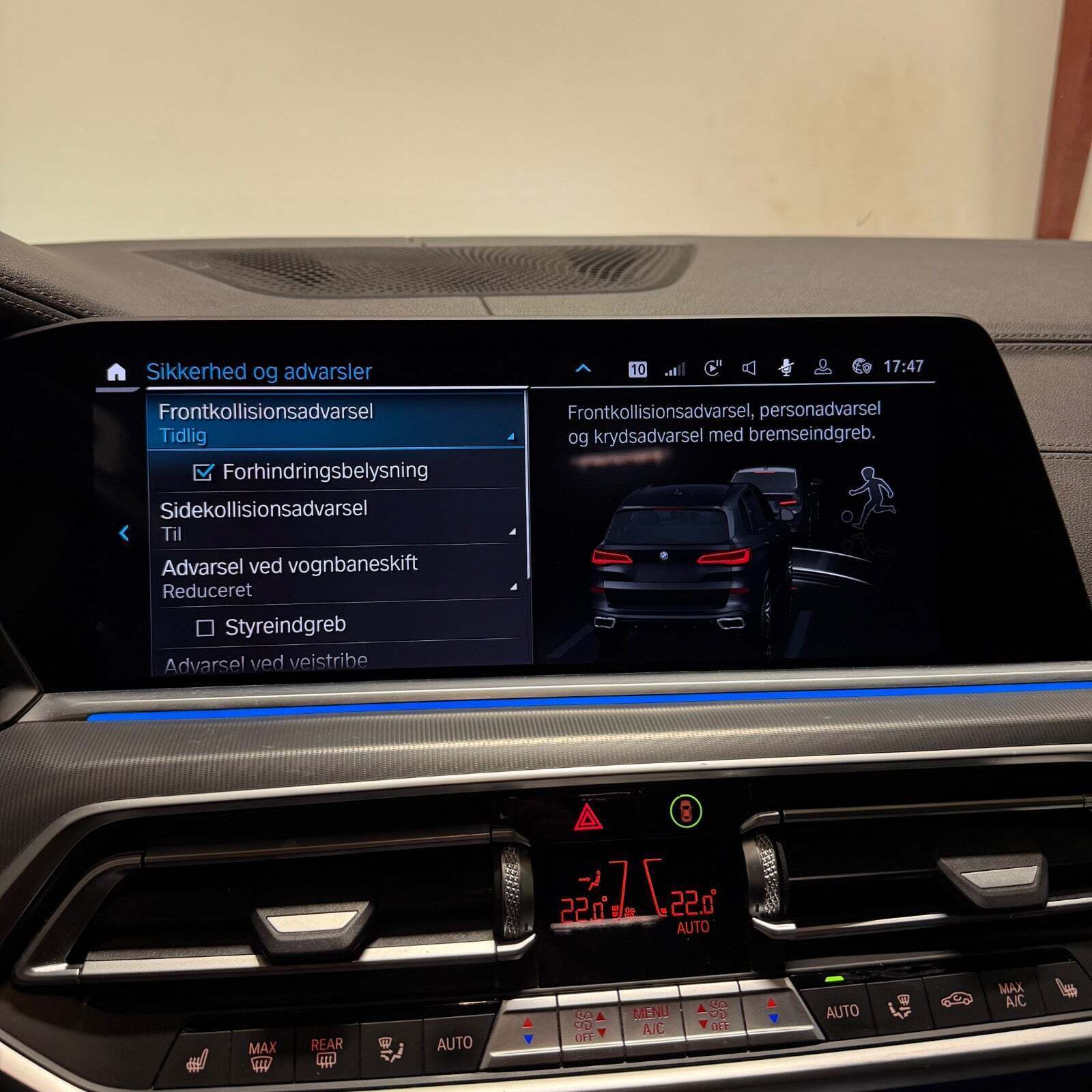 Blå BMW X5 fra 2021