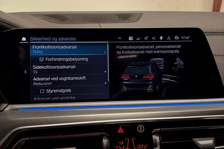 Blå BMW X5 fra 2021