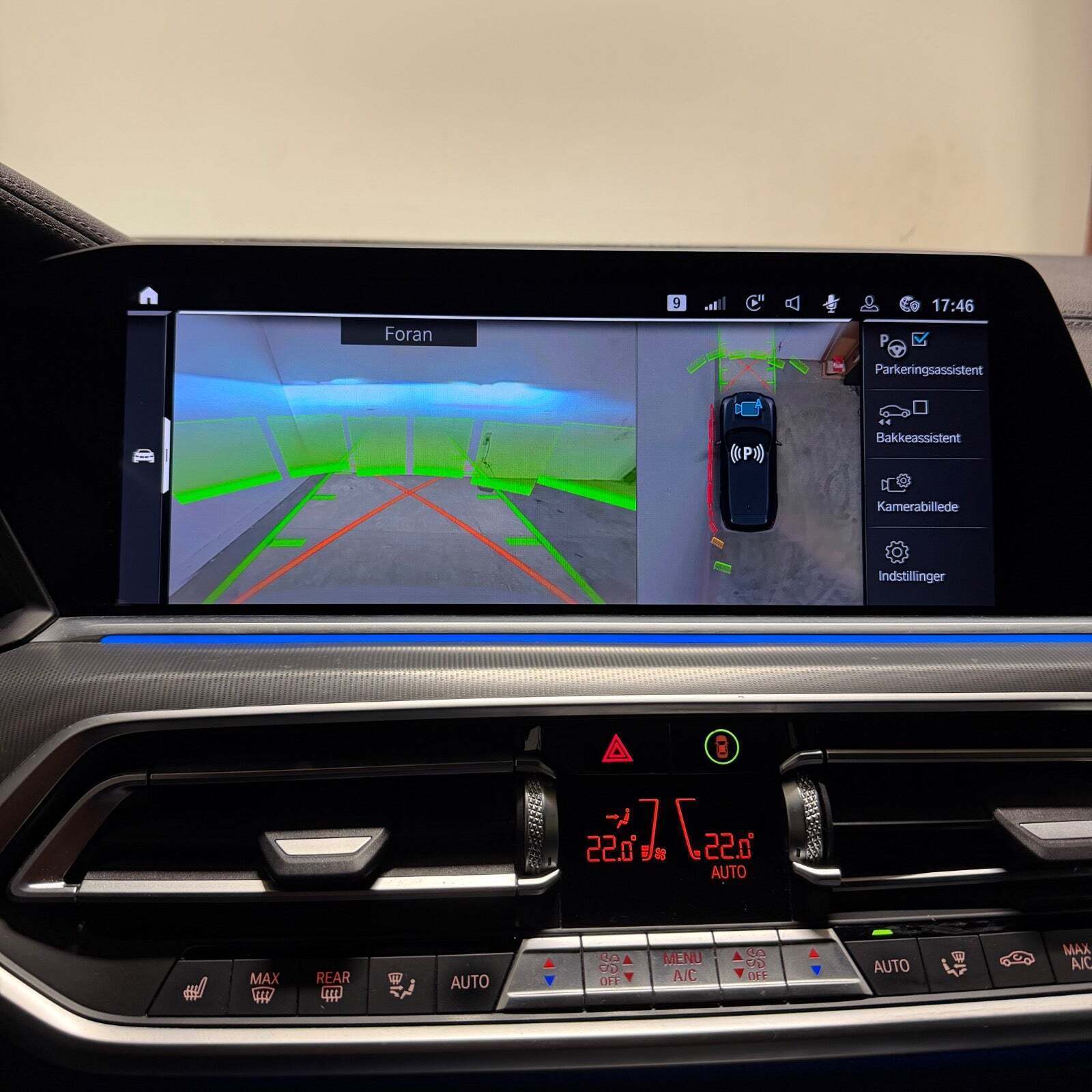 Blå BMW X5 fra 2021