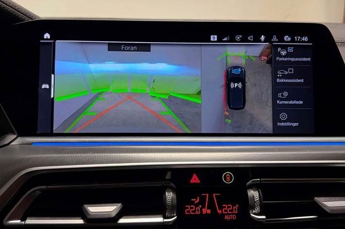 Blå BMW X5 fra 2021