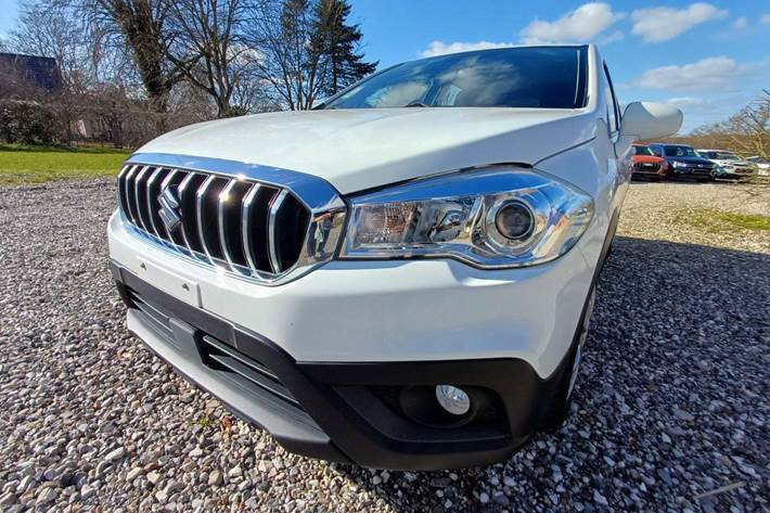 undefined Suzuki S-Cross fra 2017 set udefra
