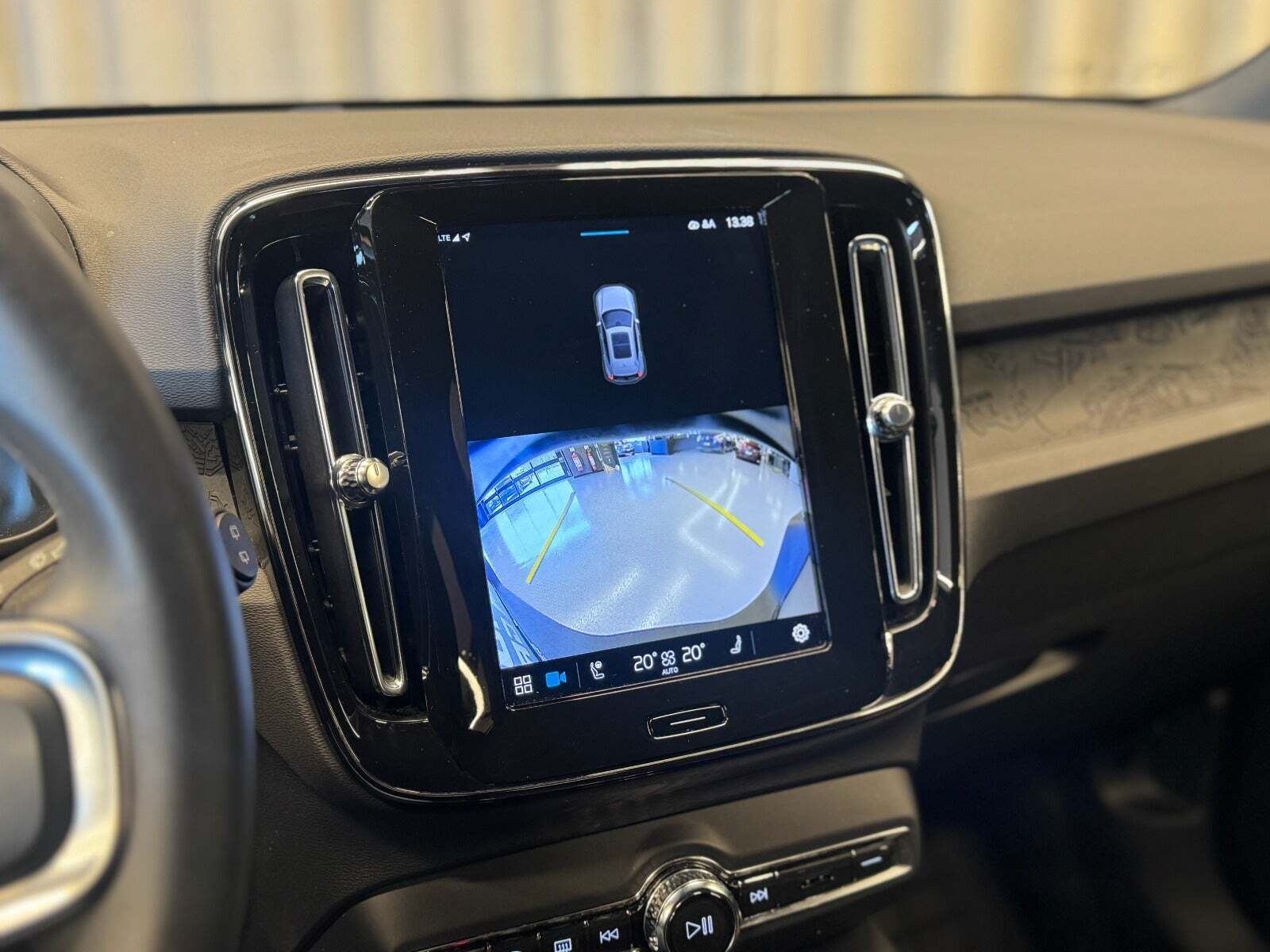 Sølv Volvo XC40 fra 2024