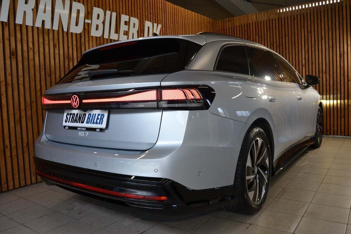 Sølv VW ID.7 fra 2025